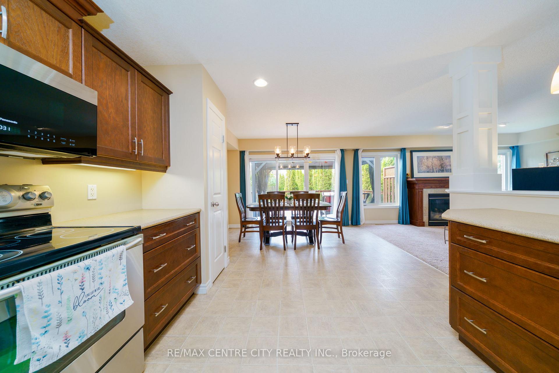 Photo 8 of 8 Fenwick Court, St. Thomas — HOMEH