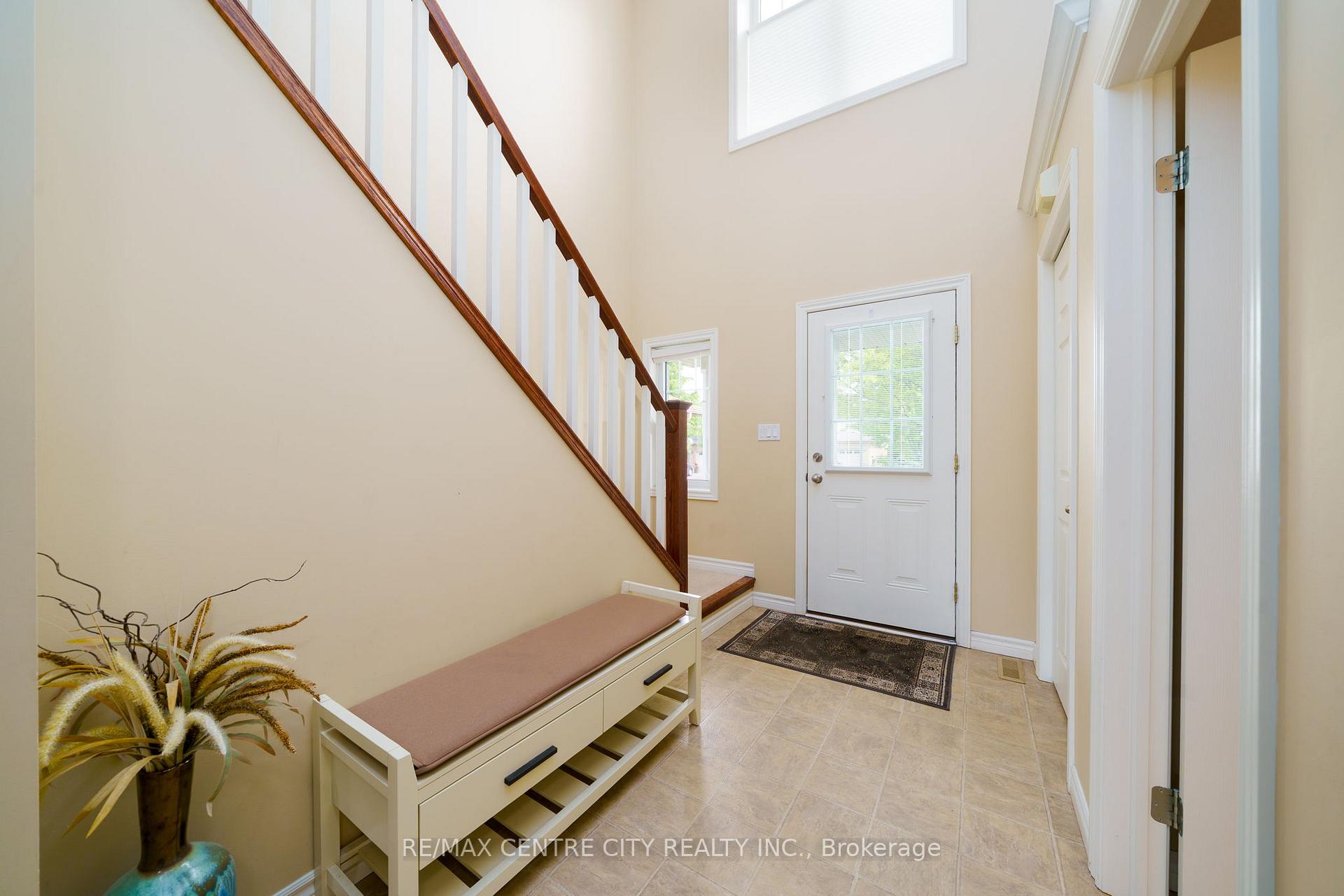 Photo 10 of 8 Fenwick Court, St. Thomas — HOMEH