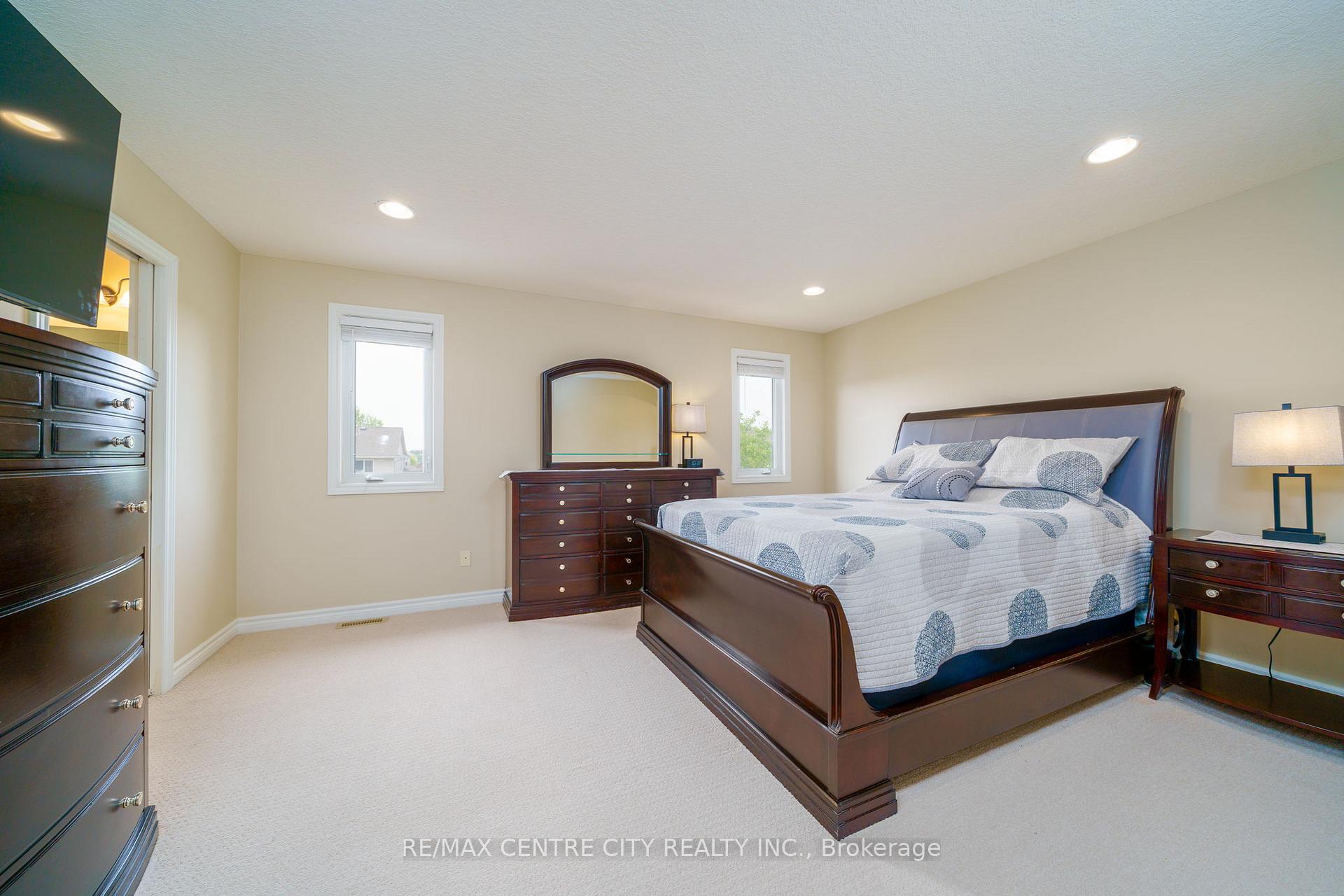 Photo 15 of 8 Fenwick Court, St. Thomas — HOMEH