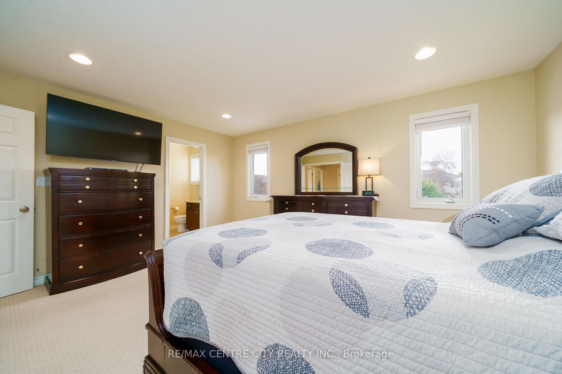 Photo 16 of 8 Fenwick Court, St. Thomas — HOMEH