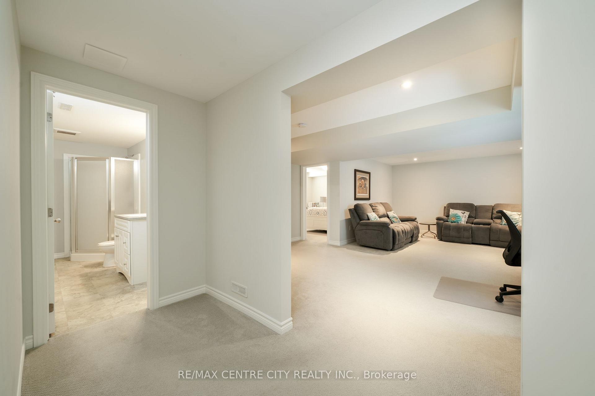 Photo 22 of 8 Fenwick Court, St. Thomas — HOMEH