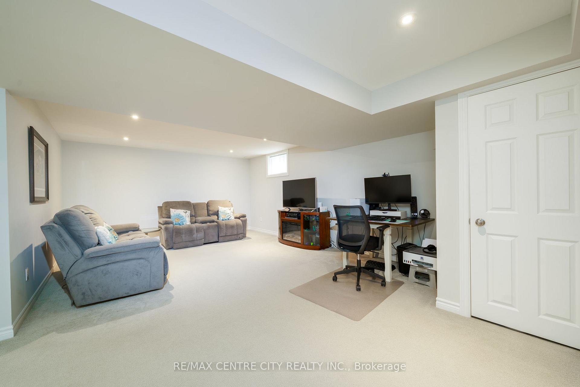 Photo 24 of 8 Fenwick Court, St. Thomas — HOMEH