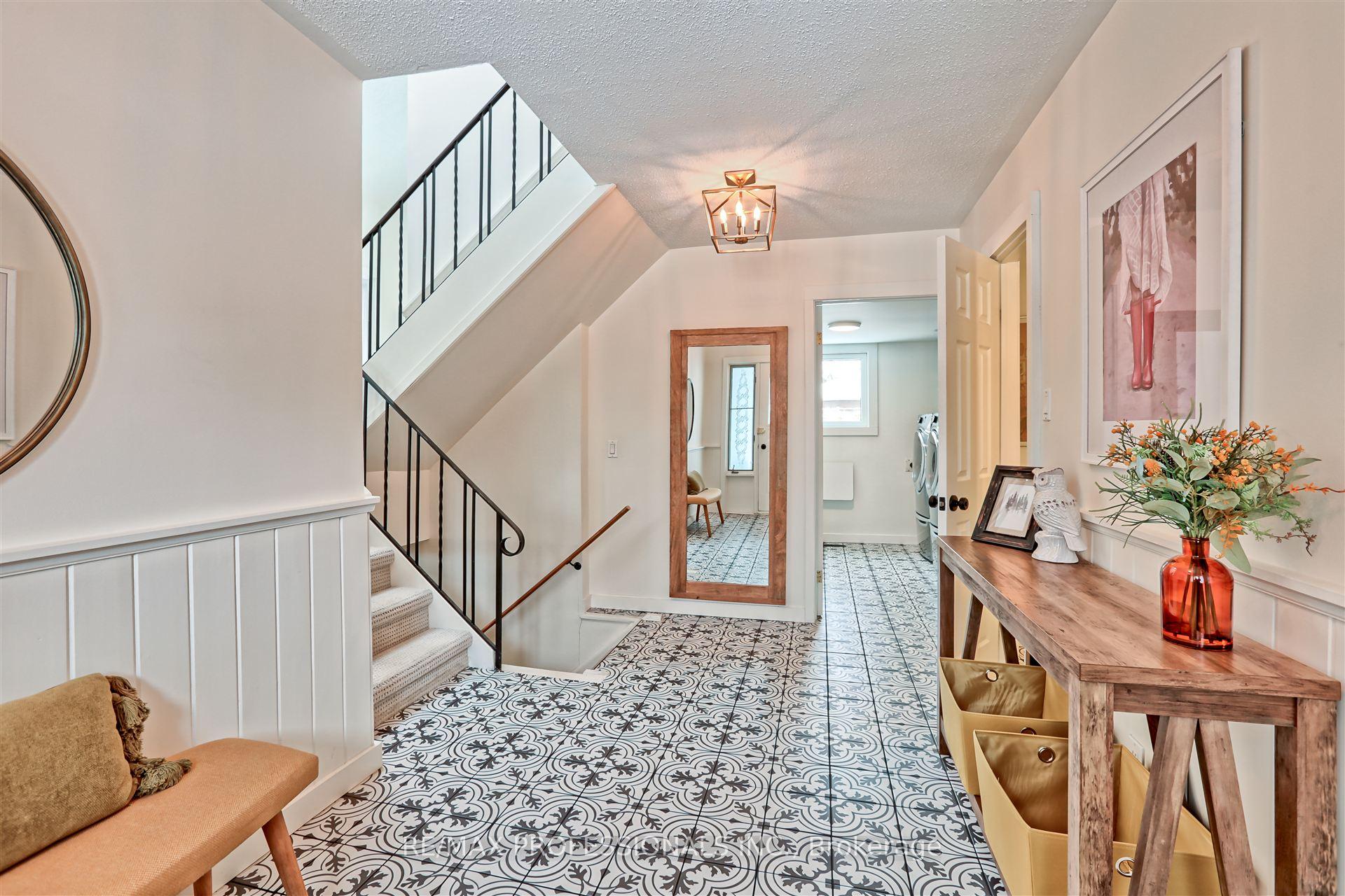 Photo 3 of 2 Green Pine Avenue, Springwater, Midhurst — HOMEH