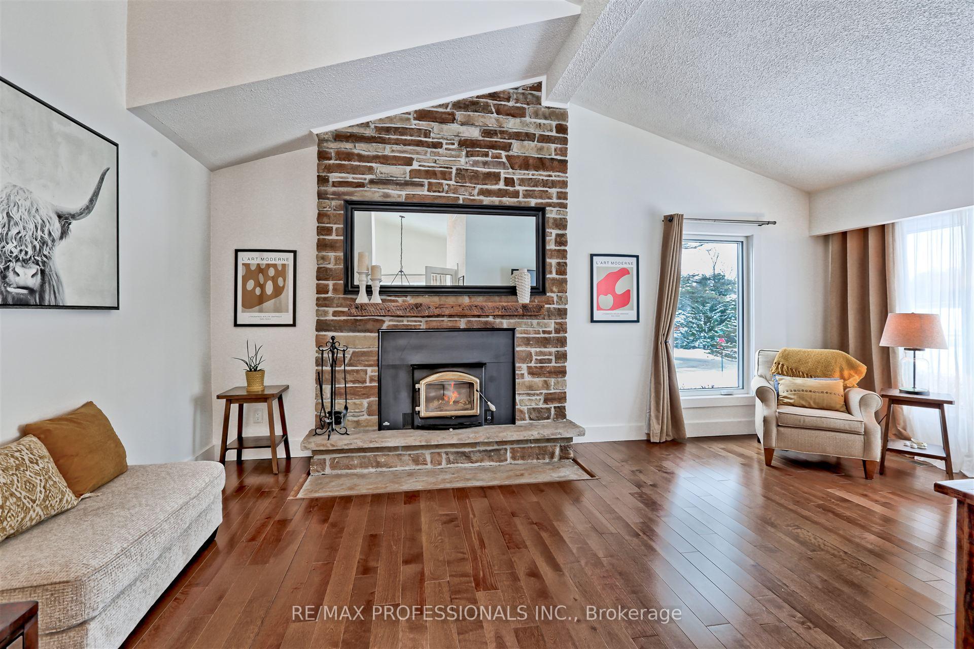 Photo 5 of 2 Green Pine Avenue, Springwater, Midhurst — HOMEH