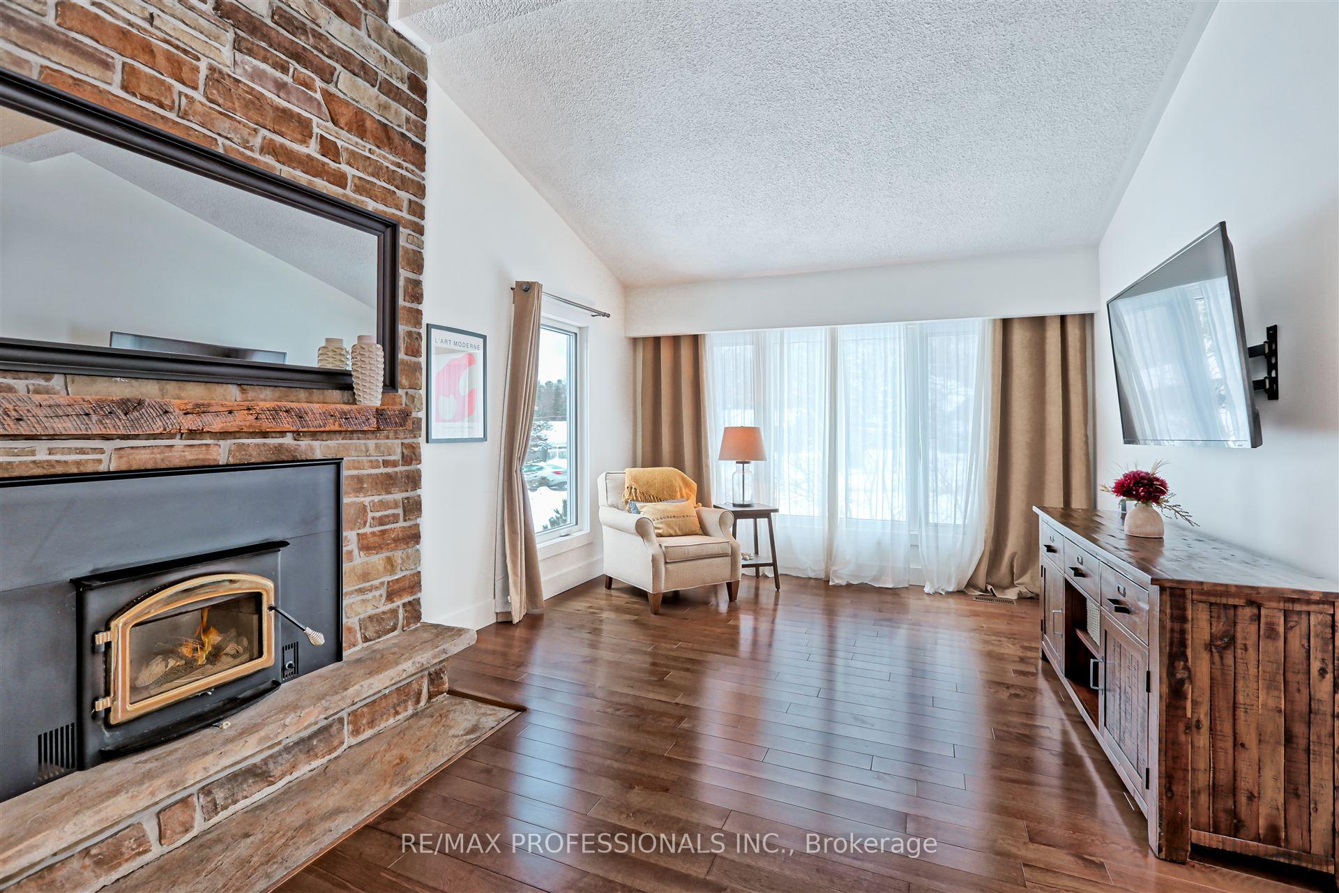 Photo 6 of 2 Green Pine Avenue, Springwater, Midhurst — HOMEH