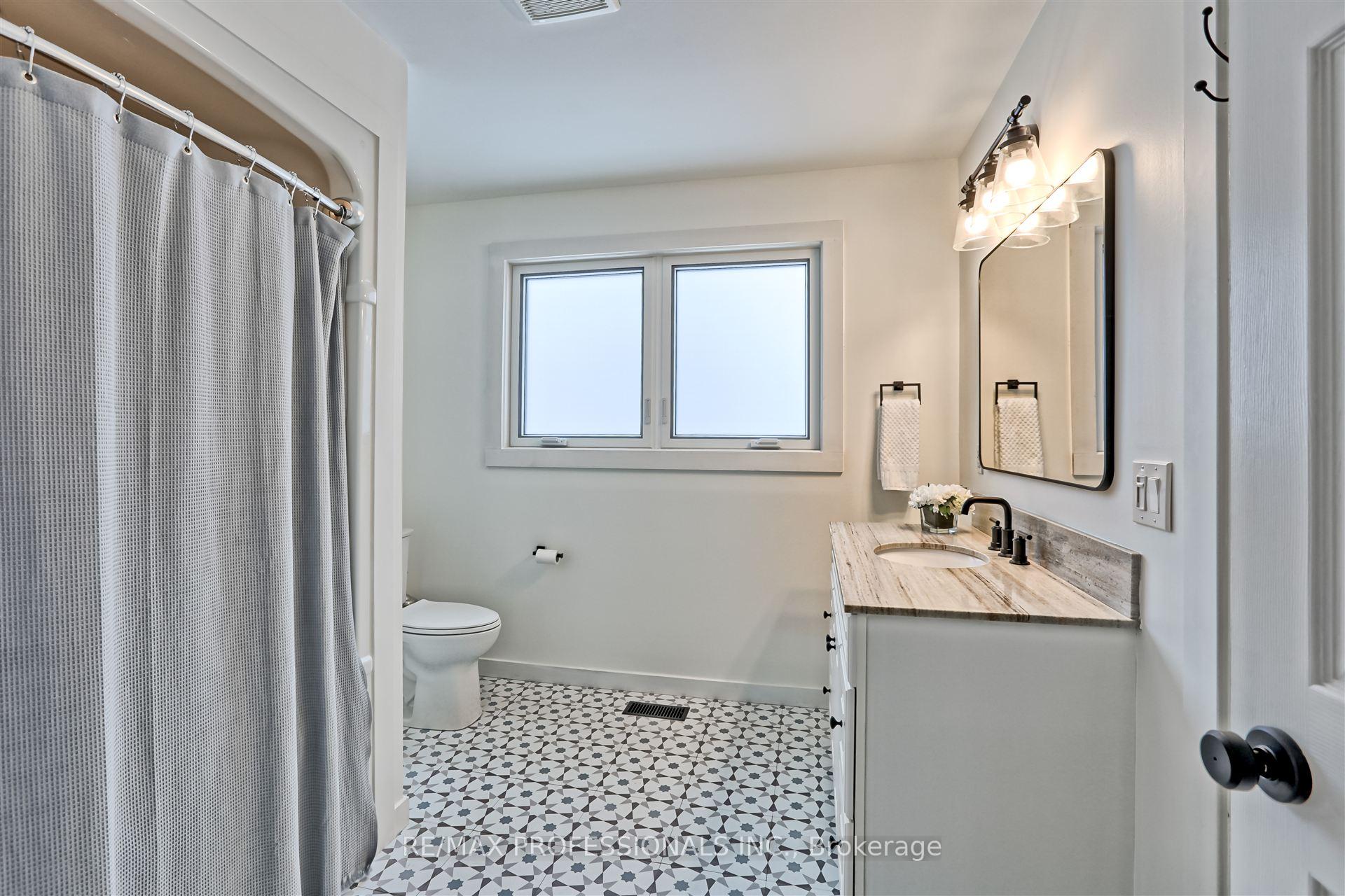 Photo 19 of 2 Green Pine Avenue, Springwater, Midhurst — HOMEH