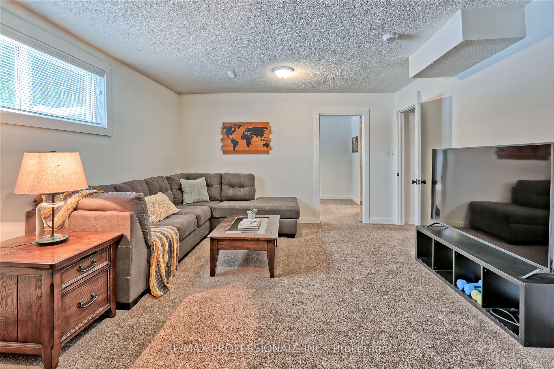 Photo 22 of 2 Green Pine Avenue, Springwater, Midhurst — HOMEH