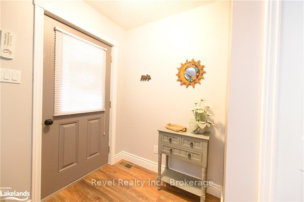 Photo 2 of 29 Shaw Street, Springwater, Elmvale — HOMEH