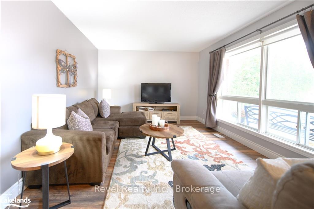 Photo 3 of 29 Shaw Street, Springwater, Elmvale — HOMEH