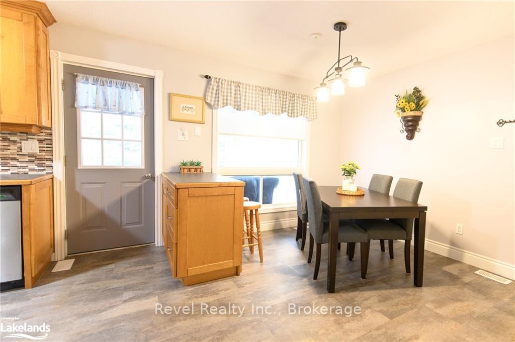 Photo 5 of 29 Shaw Street, Springwater, Elmvale — HOMEH