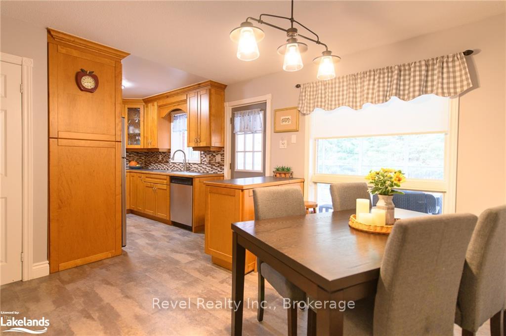 Photo 6 of 29 Shaw Street, Springwater, Elmvale — HOMEH