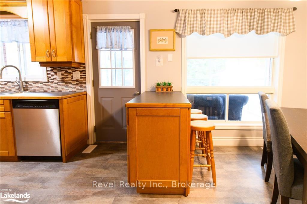Photo 7 of 29 Shaw Street, Springwater, Elmvale — HOMEH