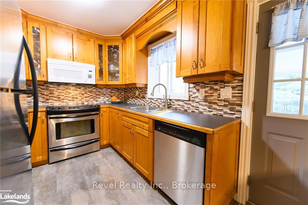 Photo 8 of 29 Shaw Street, Springwater, Elmvale — HOMEH
