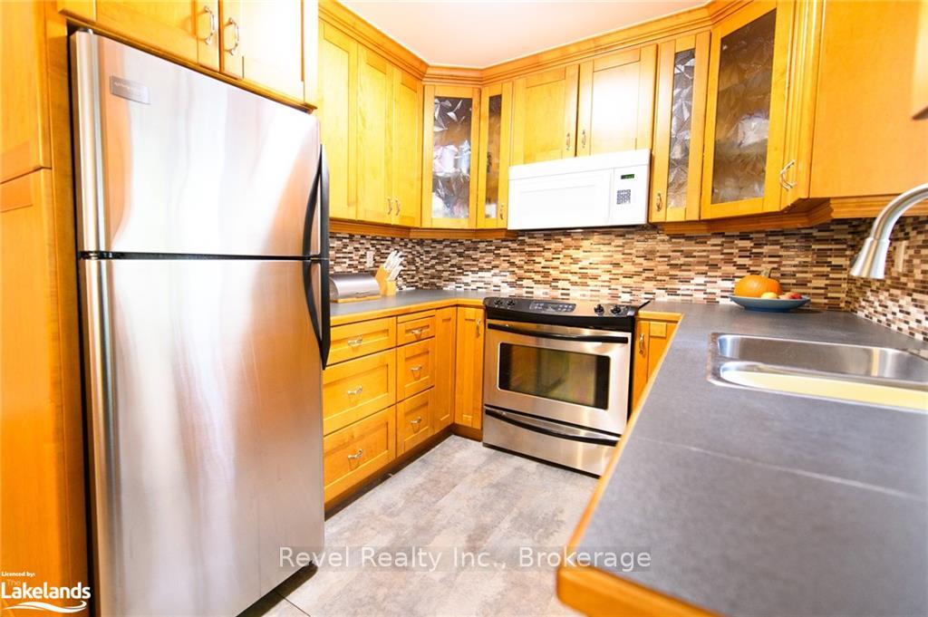 Photo 9 of 29 Shaw Street, Springwater, Elmvale — HOMEH
