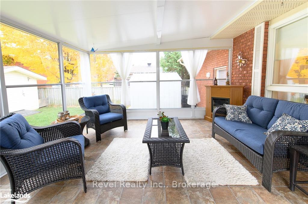 Photo 10 of 29 Shaw Street, Springwater, Elmvale — HOMEH