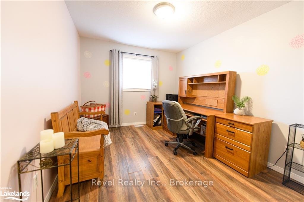 Photo 15 of 29 Shaw Street, Springwater, Elmvale — HOMEH