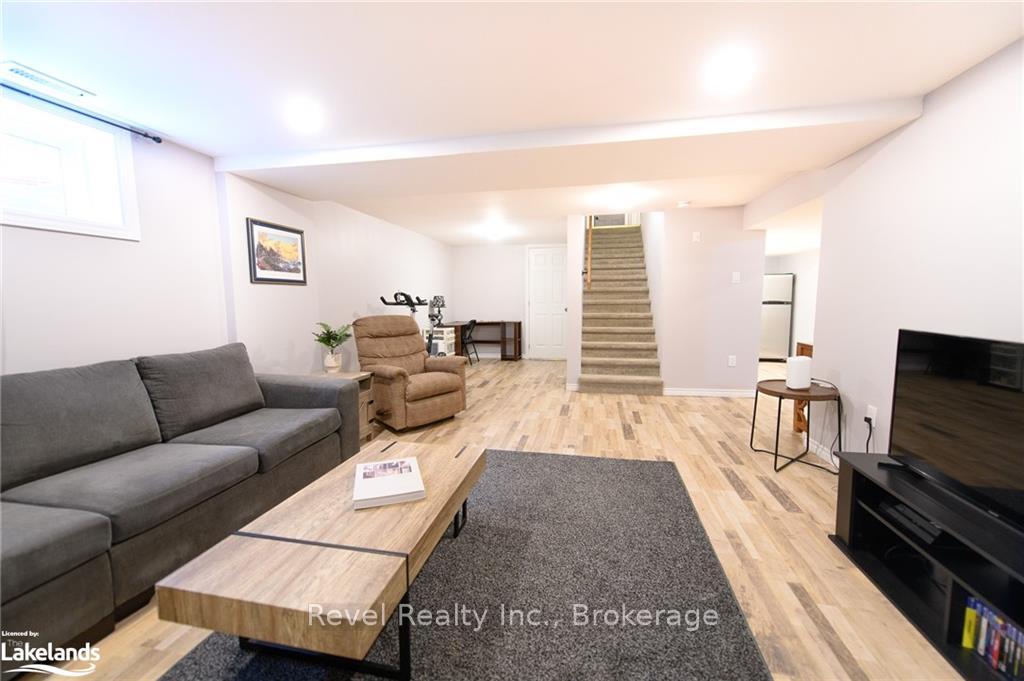 Photo 17 of 29 Shaw Street, Springwater, Elmvale — HOMEH