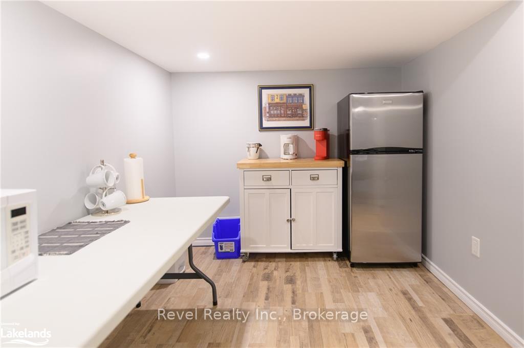 Photo 21 of 29 Shaw Street, Springwater, Elmvale — HOMEH