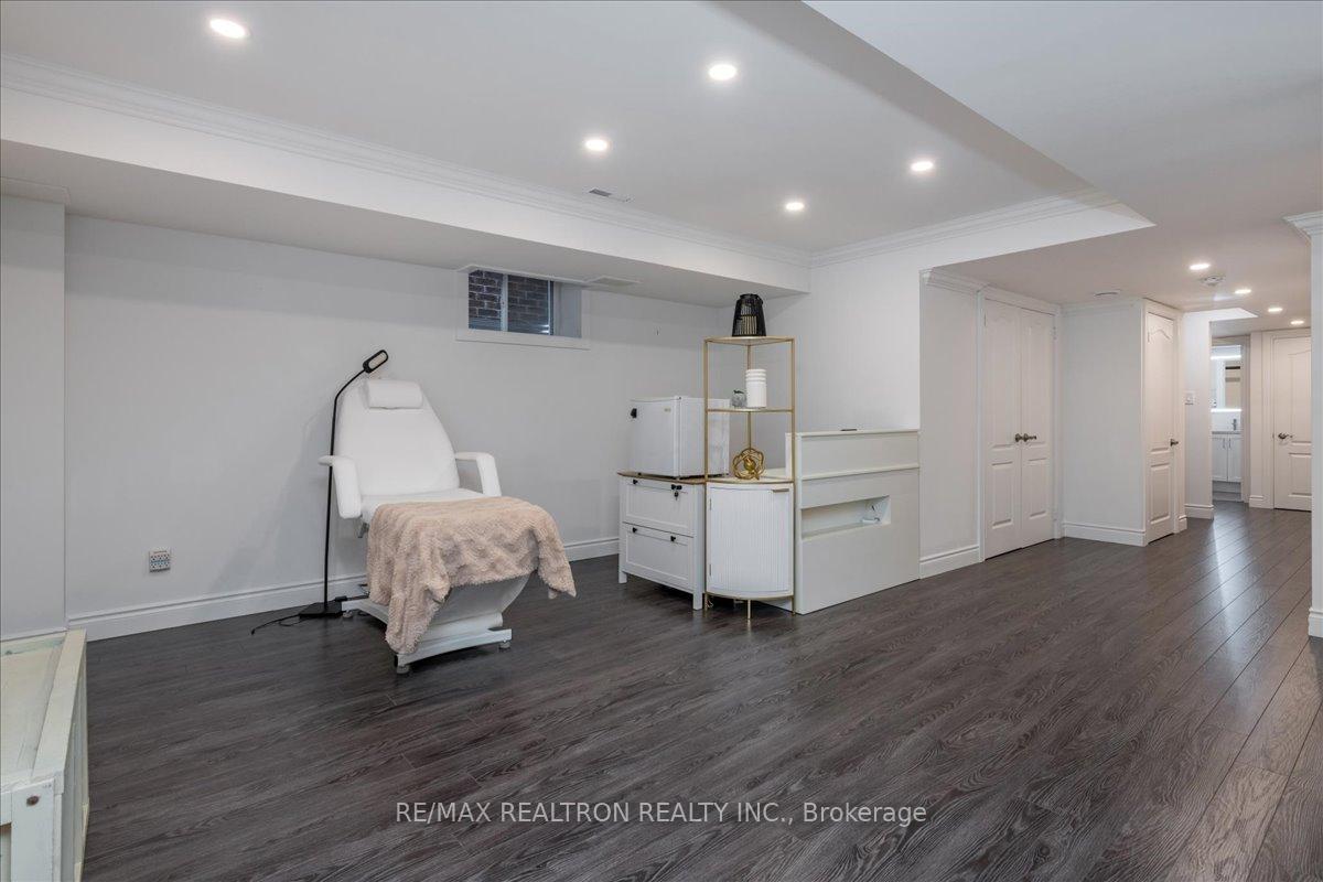 Photo 2 of 19 Rugman Crescent, Springwater, Centre Vespra — HOMEH