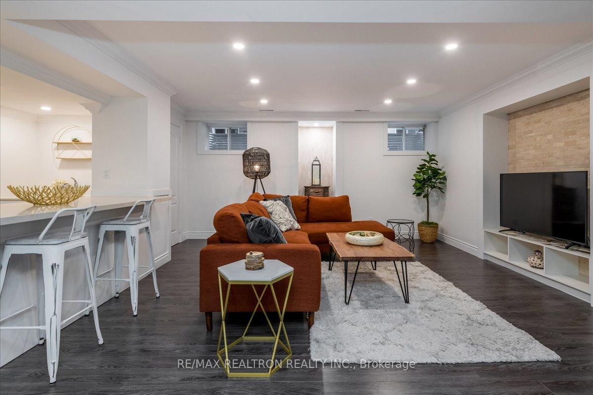 Photo 4 of 19 Rugman Crescent, Springwater, Centre Vespra — HOMEH