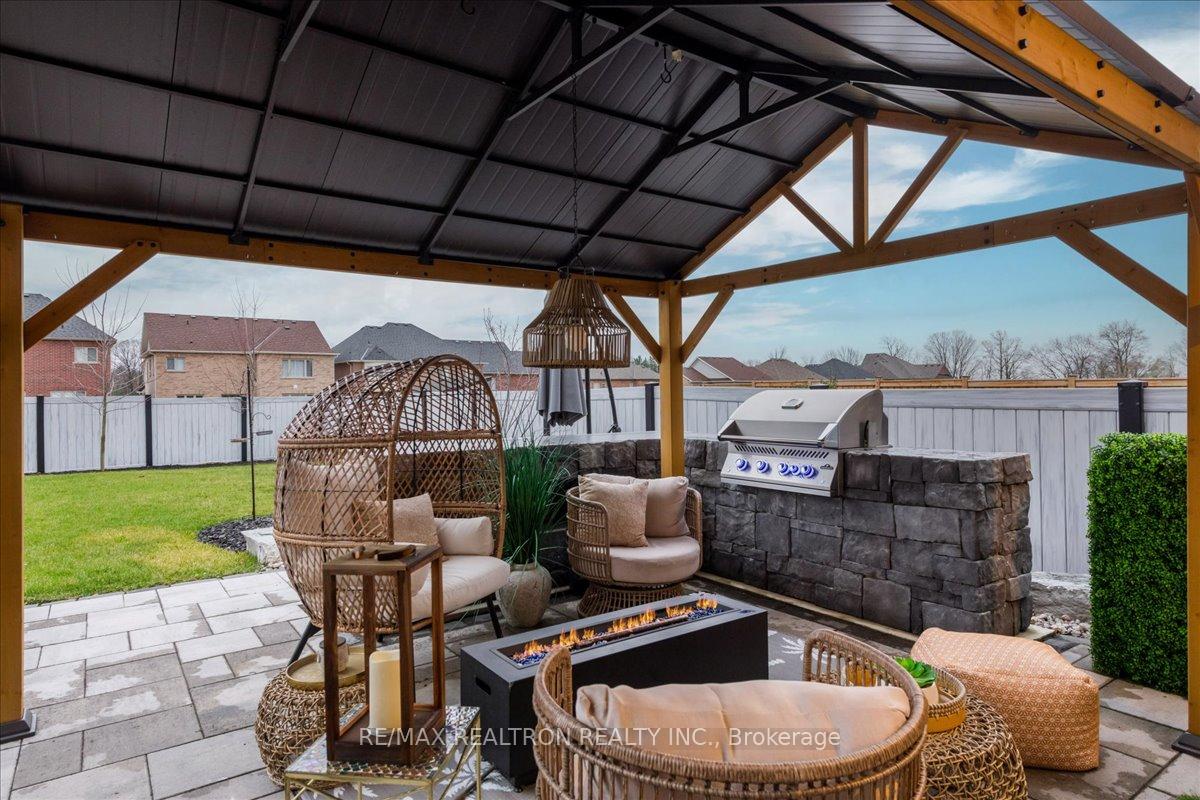 Photo 10 of 19 Rugman Crescent, Springwater, Centre Vespra — HOMEH