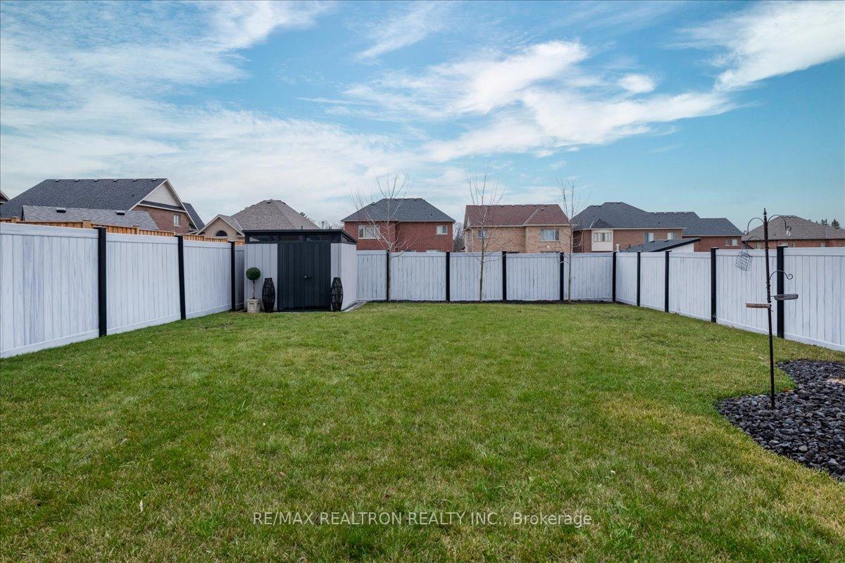 Photo 14 of 19 Rugman Crescent, Springwater, Centre Vespra — HOMEH