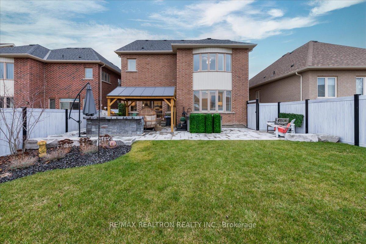 Photo 16 of 19 Rugman Crescent, Springwater, Centre Vespra — HOMEH