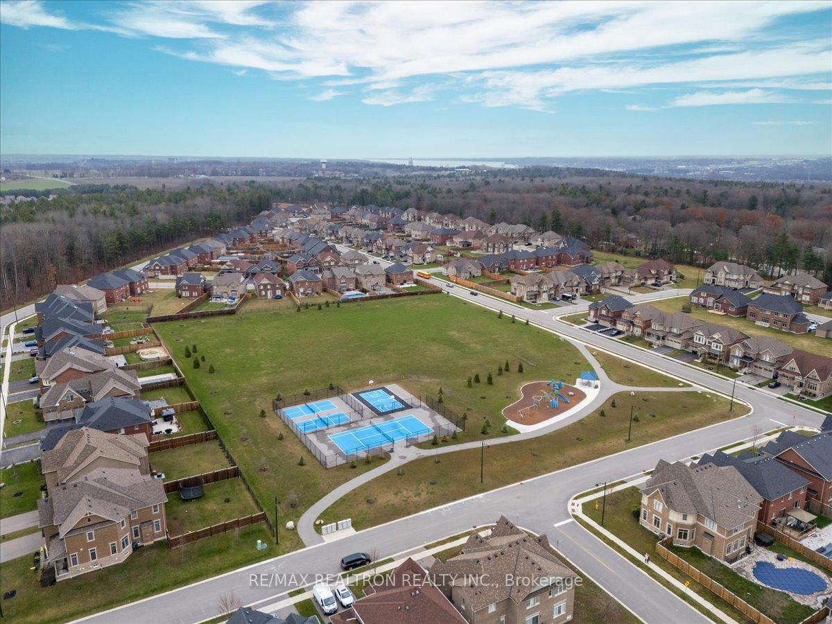 Photo 17 of 19 Rugman Crescent, Springwater, Centre Vespra — HOMEH