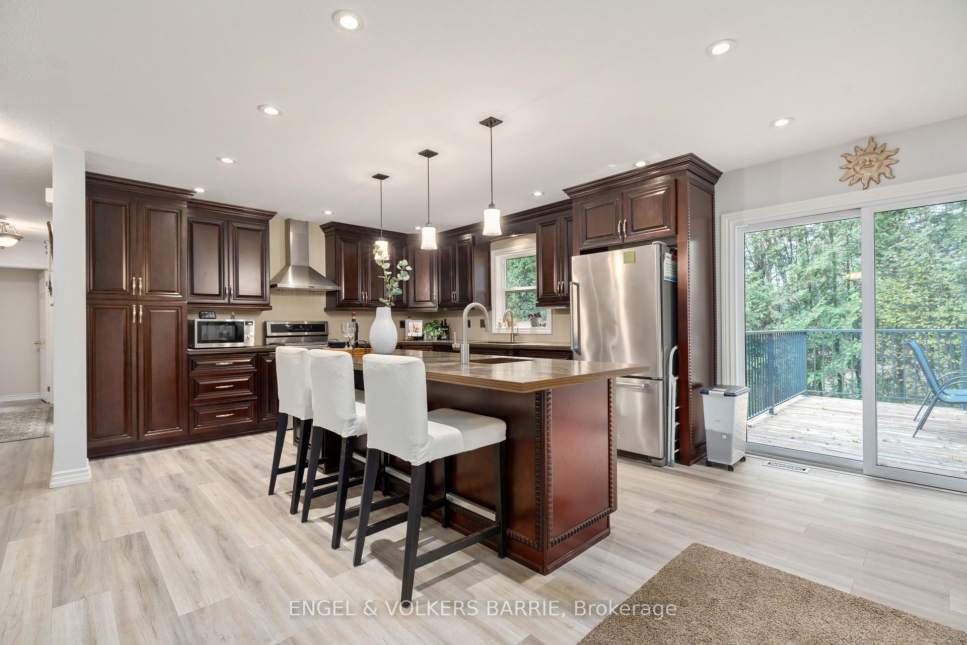 Photo 10 of 1560 Wilson Drive, Springwater, Anten Mills — HOMEH