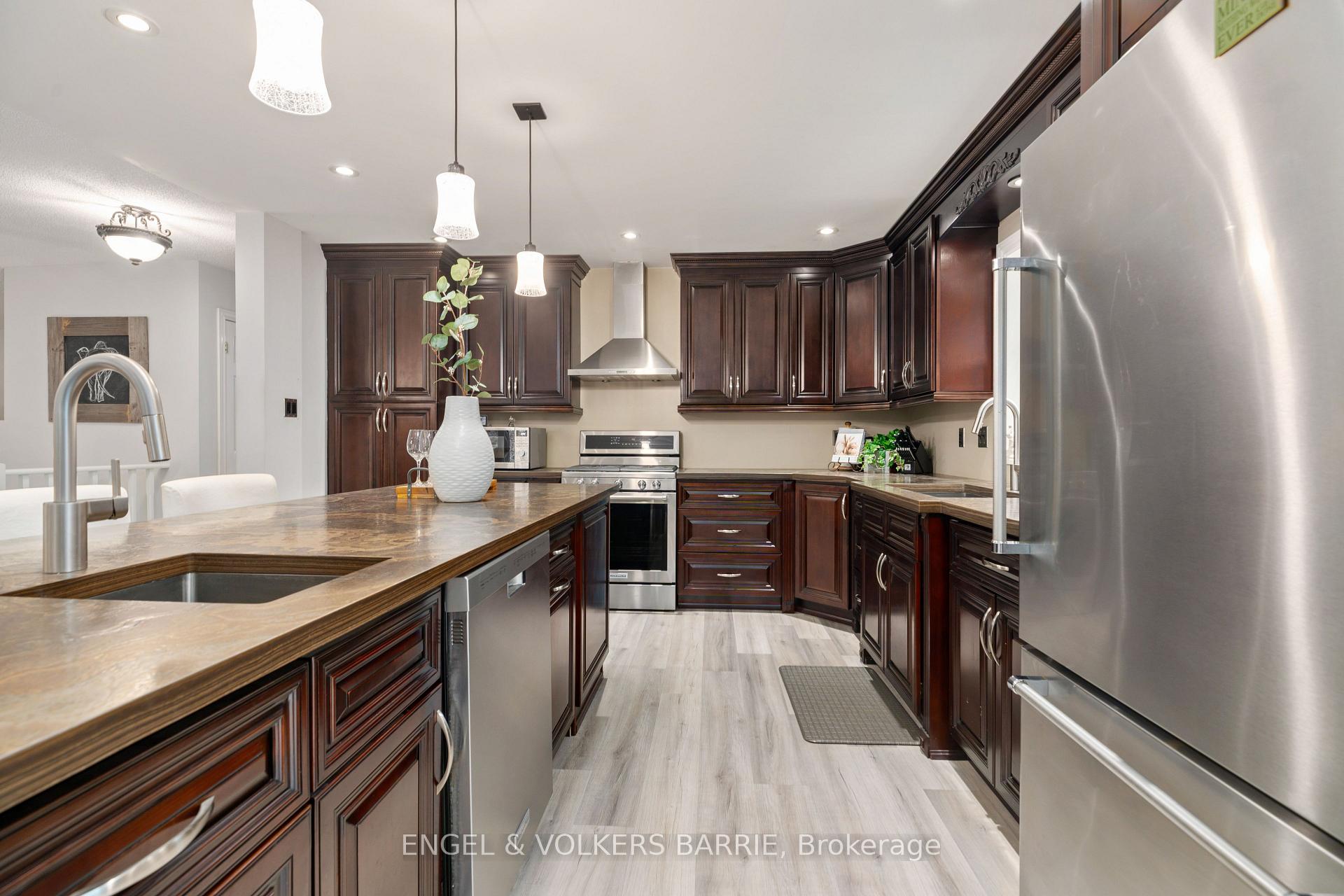 Photo 12 of 1560 Wilson Drive, Springwater, Anten Mills — HOMEH