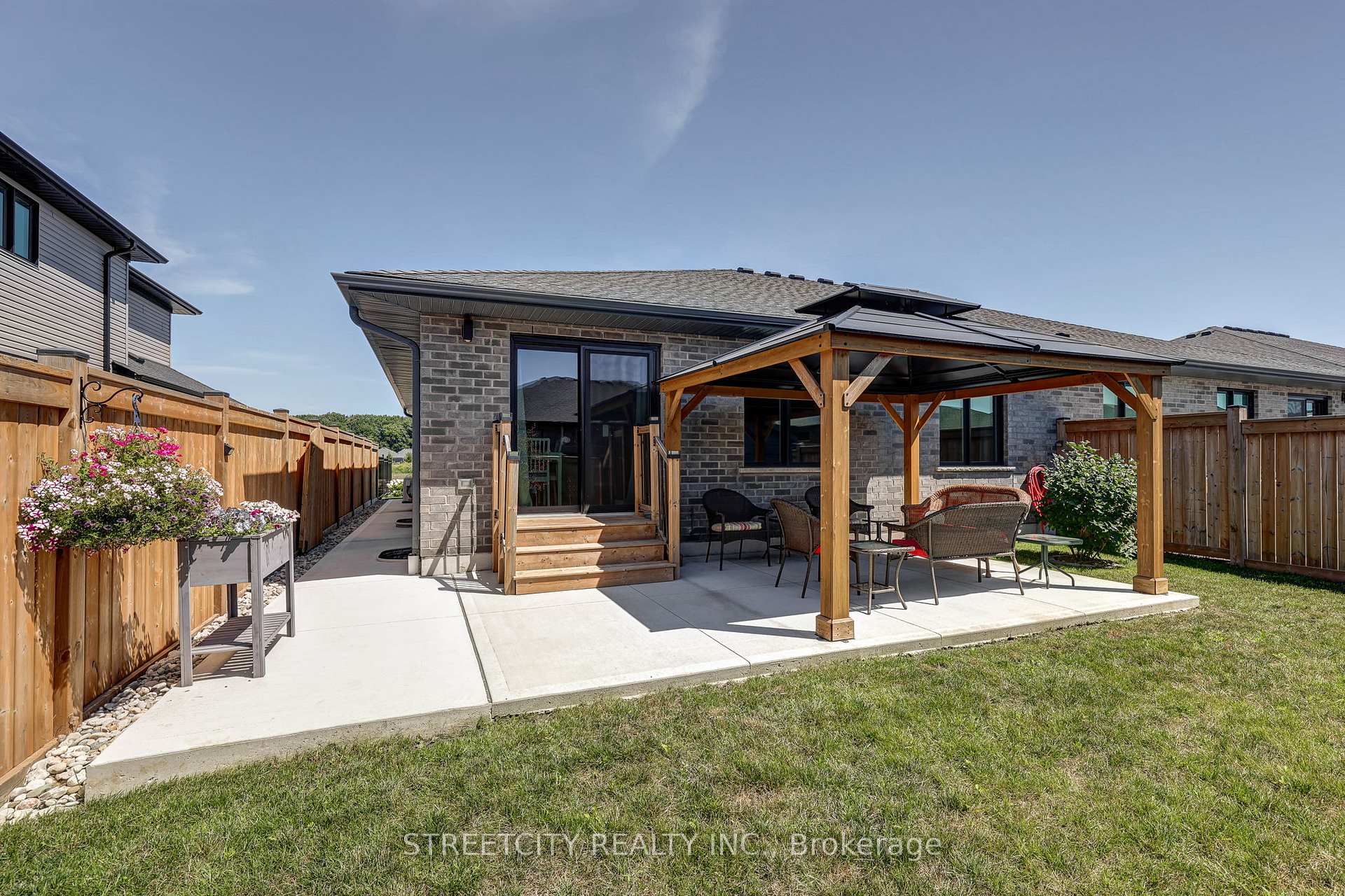 Photo 41 of 21 Feathers Crossing, St. Thomas — HOMEH