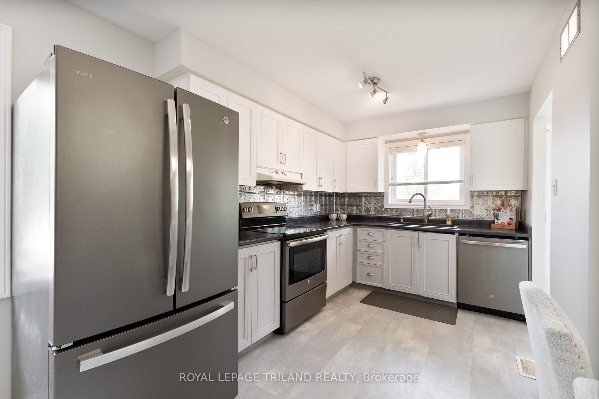 Photo 10 of 1 Paddon Street, St. Thomas — HOMEH