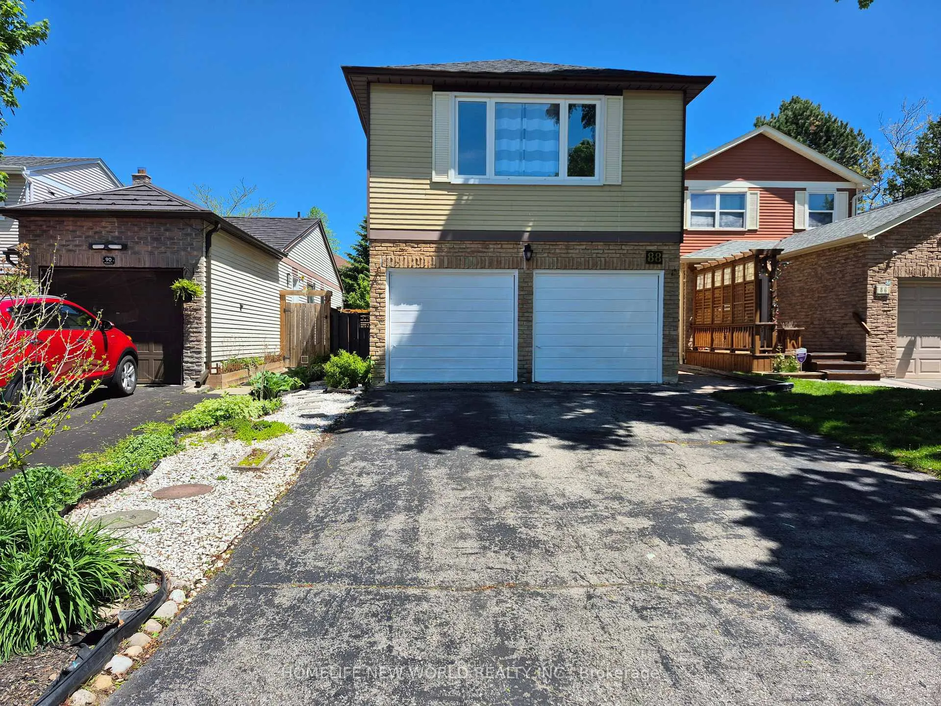 Photo 2 of 88 Madsen Crescent, Markham, Markville — HOMEH