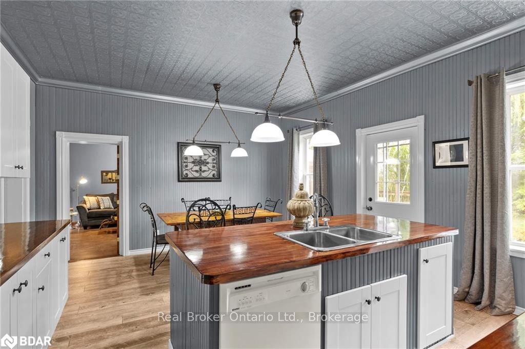 Photo 17 of 2378 Old Second Road North, Springwater, Rural Springwater — HOMEH