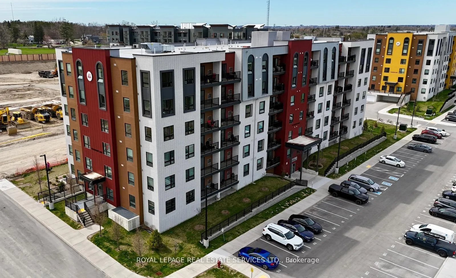 Photo 2 of Unit 211, 10 Culinary Lane, Barrie, Rural Barrie Southeast — HOMEH