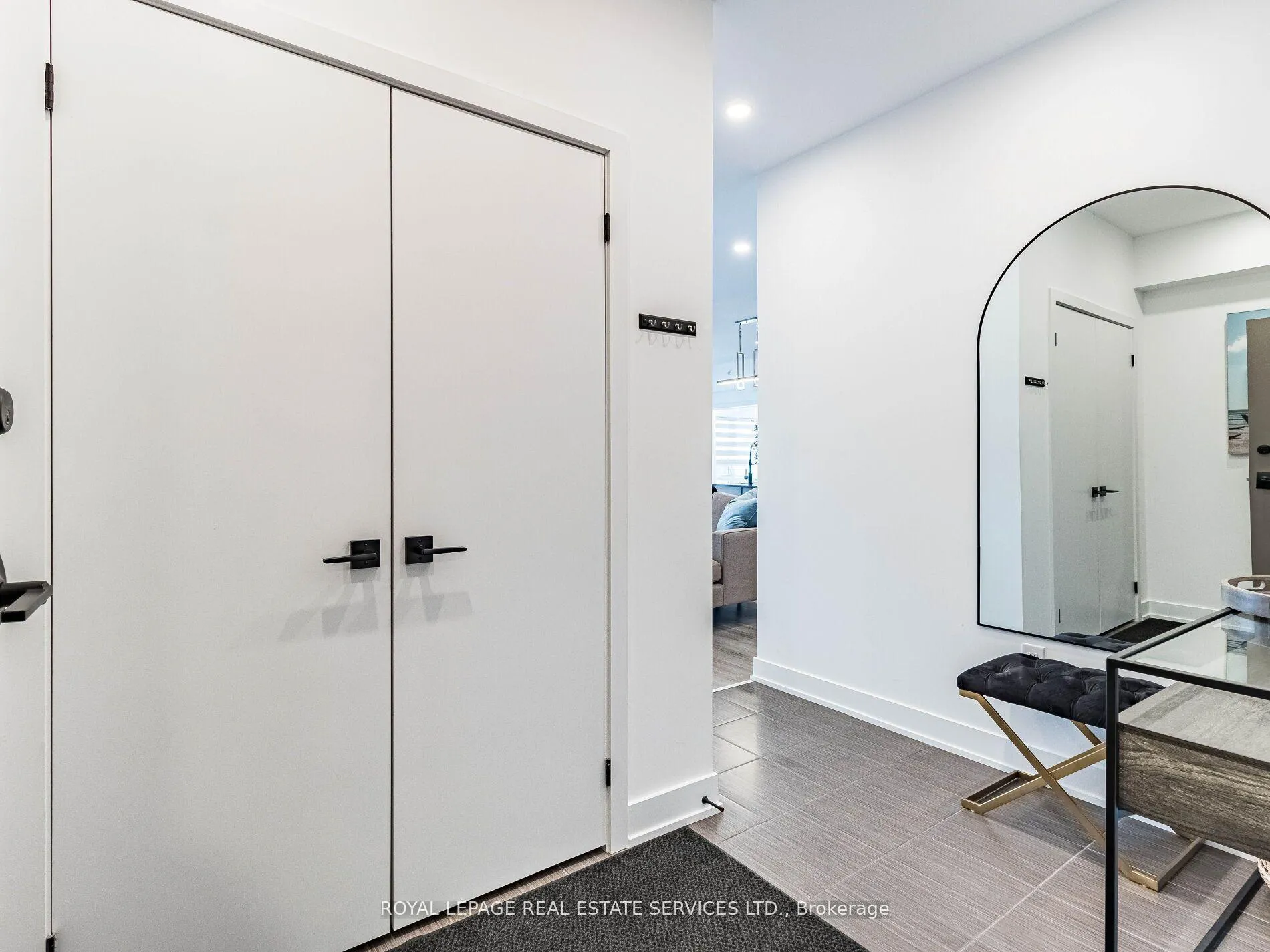 Photo 8 of Unit 211, 10 Culinary Lane, Barrie, Rural Barrie Southeast — HOMEH