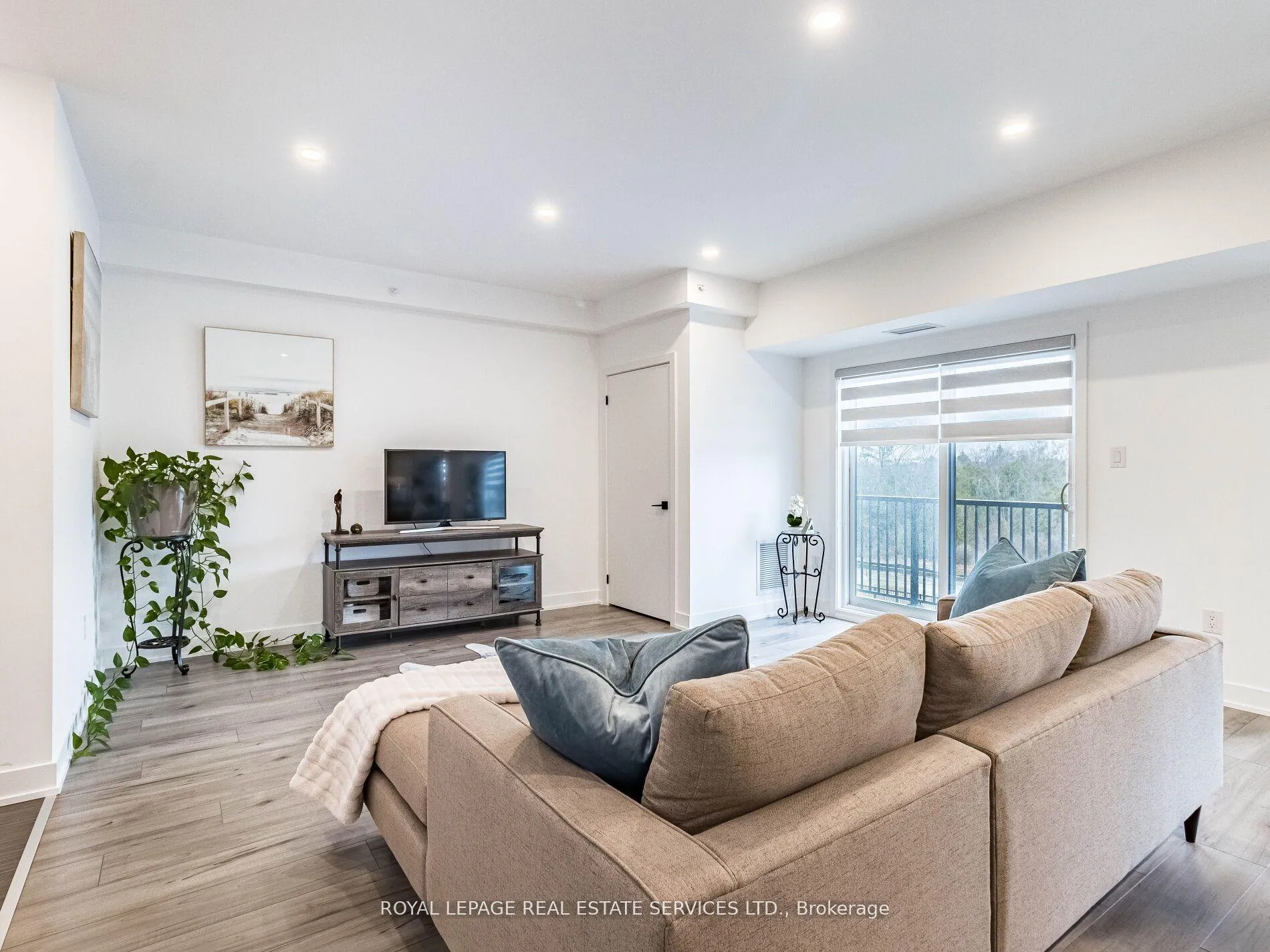 Photo 10 of Unit 211, 10 Culinary Lane, Barrie, Rural Barrie Southeast — HOMEH