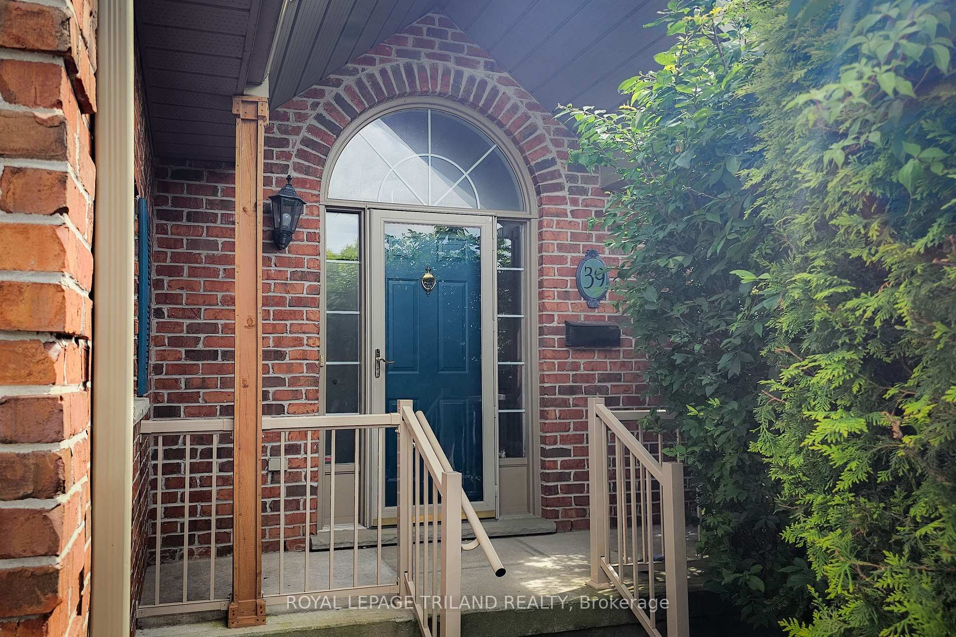 Photo 2 of 39 Juno Drive, St. Thomas — HOMEH