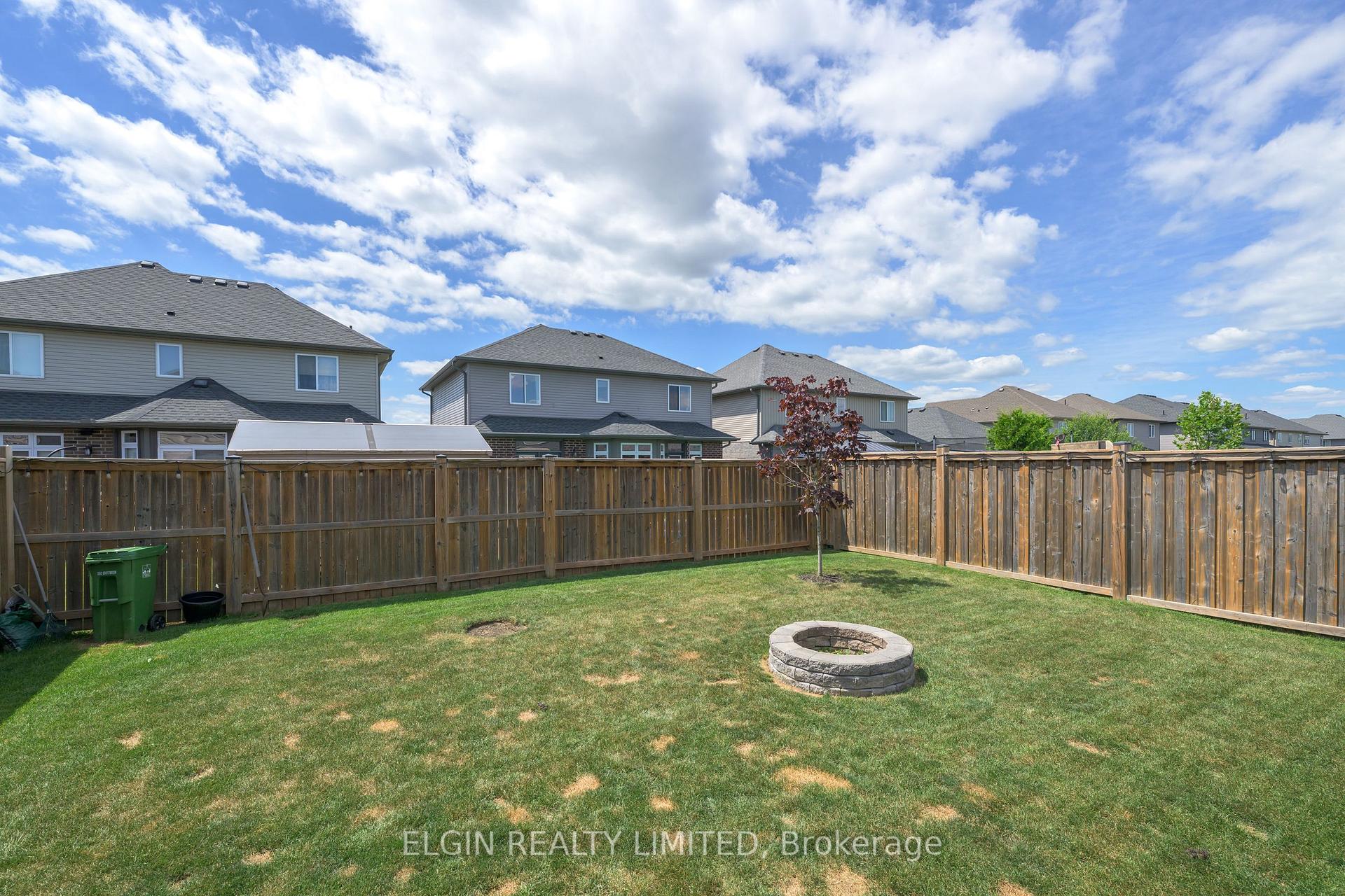 Photo 9 of 24 Ashberry Place, St. Thomas — HOMEH