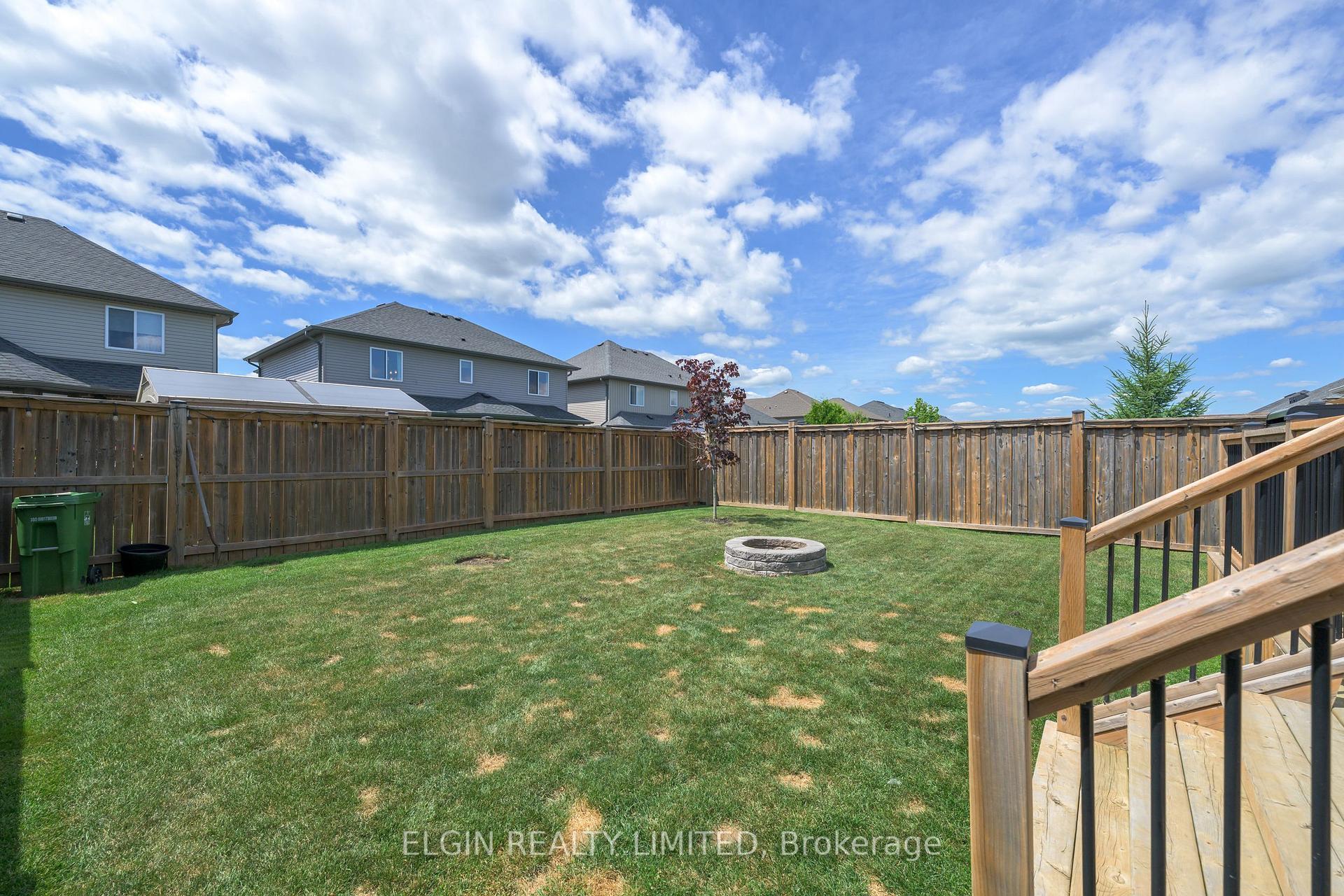 Photo 14 of 24 Ashberry Place, St. Thomas — HOMEH