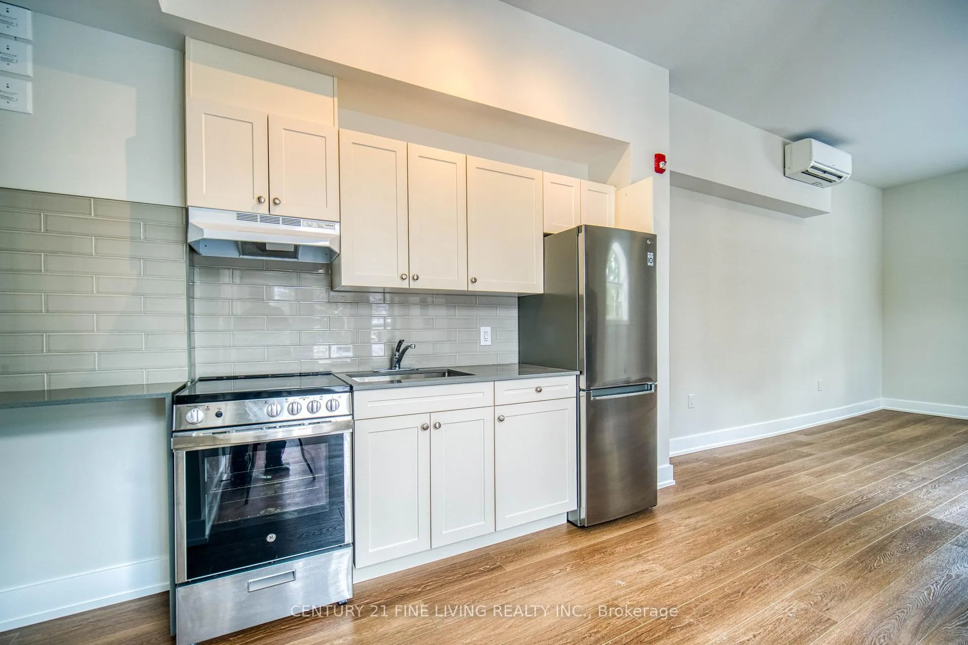 Photo 11 of 1614 Ridge Road E, Oro-Medonte, Hawkestone — HOMEH