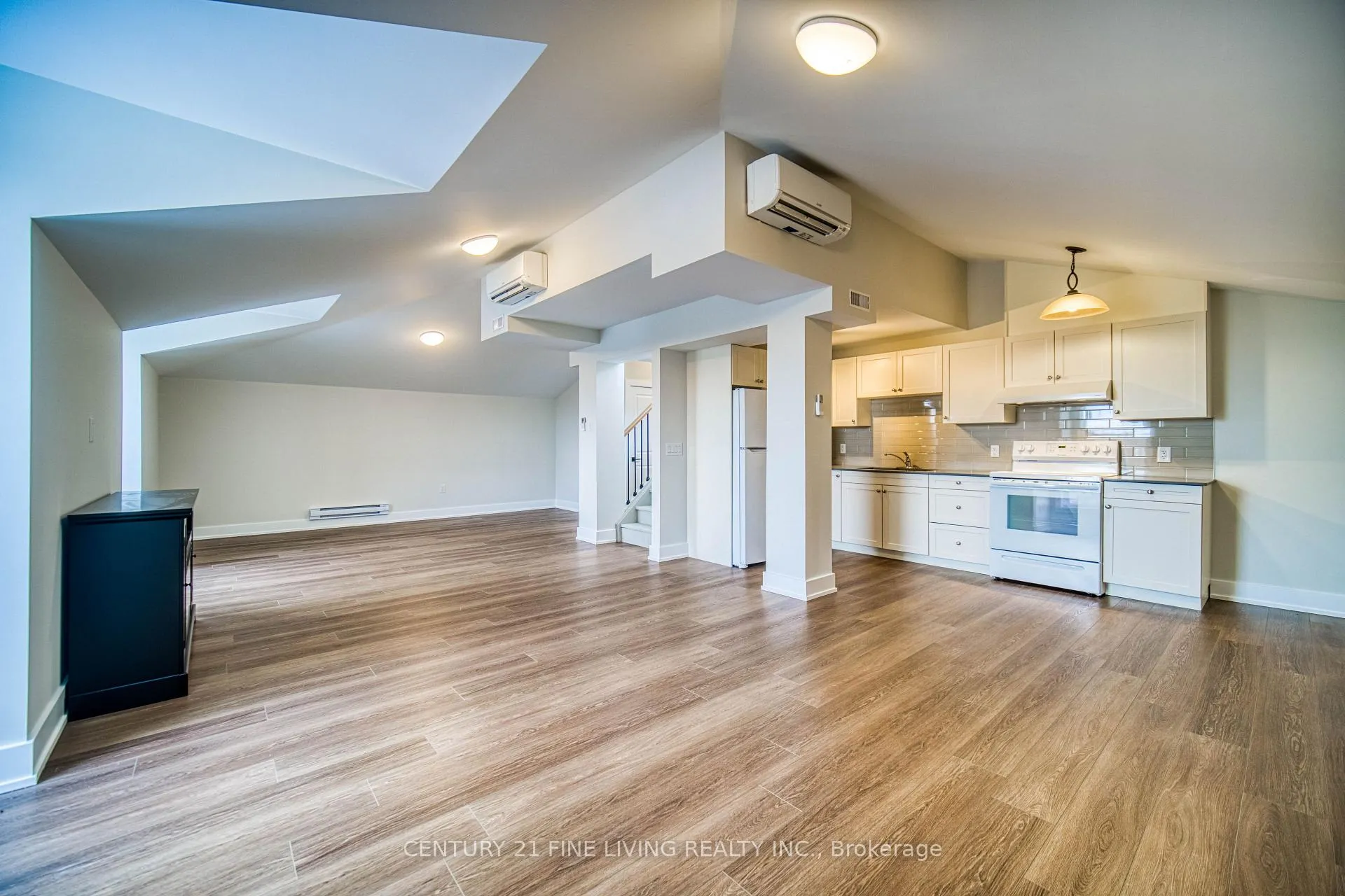 Photo 21 of 1614 Ridge Road E, Oro-Medonte, Hawkestone — HOMEH