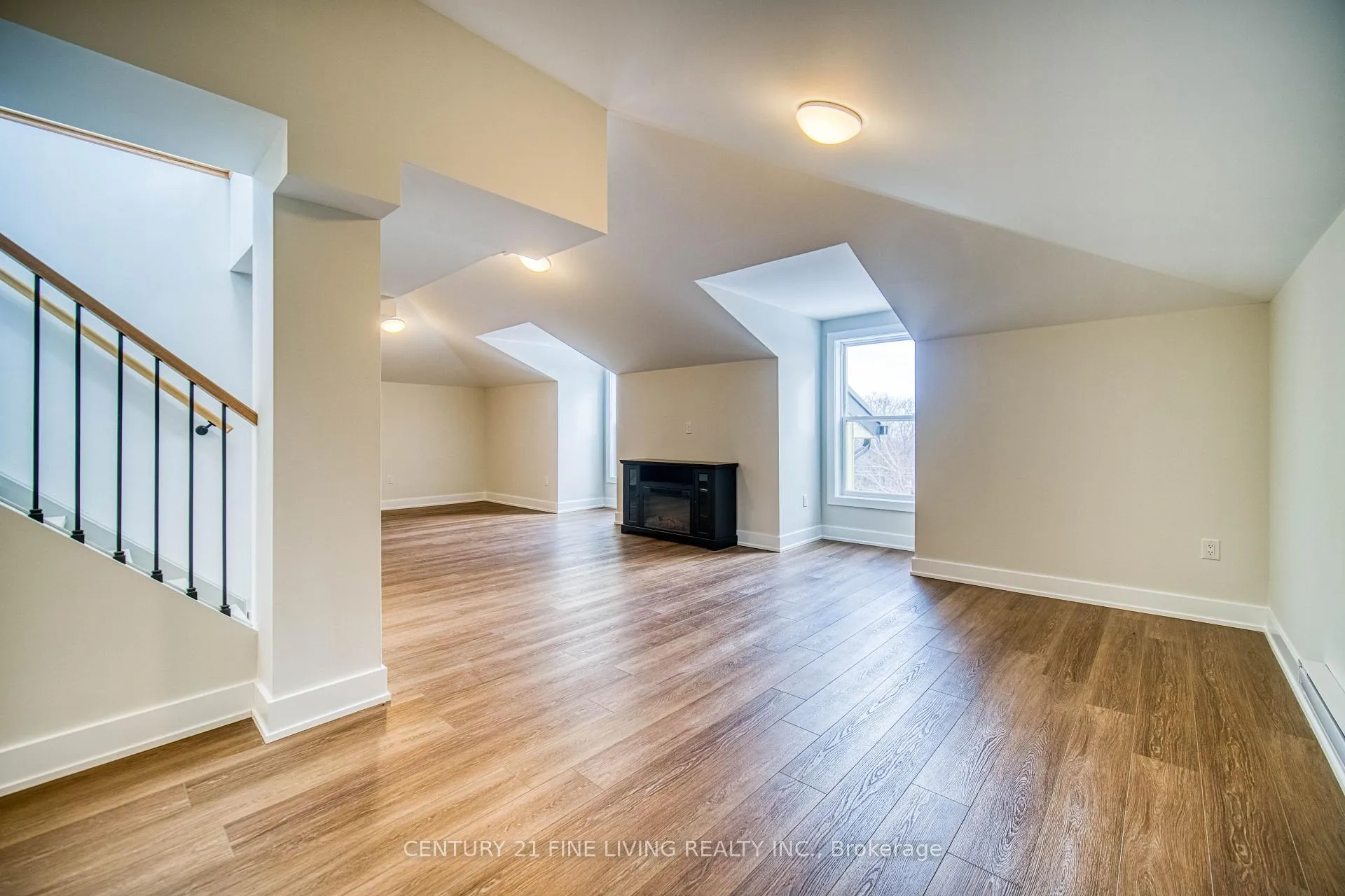 Photo 23 of 1614 Ridge Road E, Oro-Medonte, Hawkestone — HOMEH