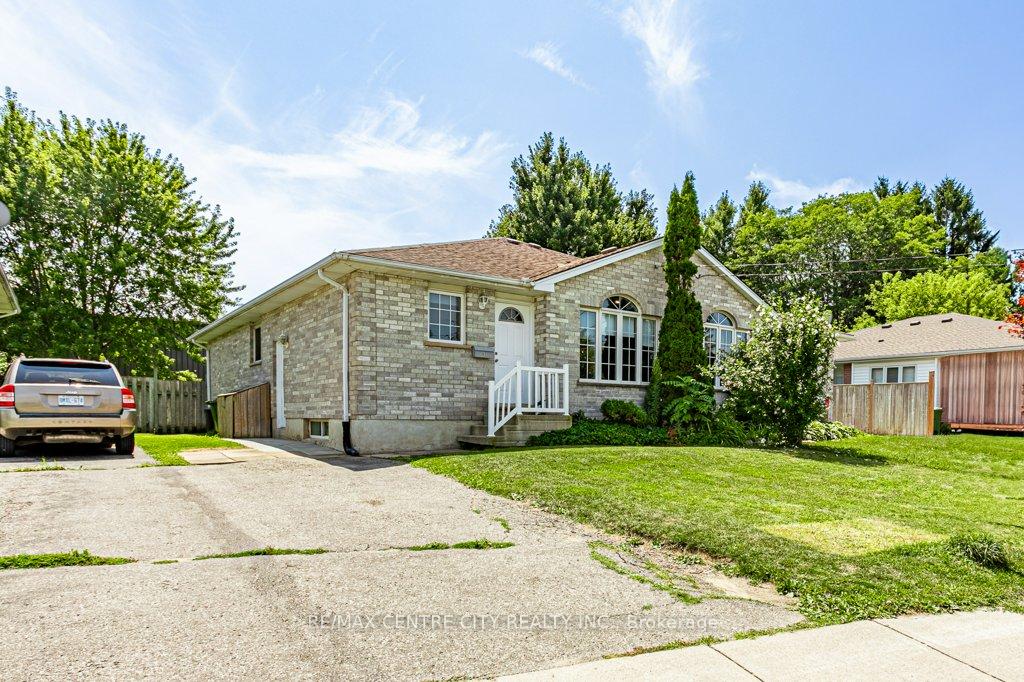 Photo 2 of 65 Edward Street, St. Thomas — HOMEH