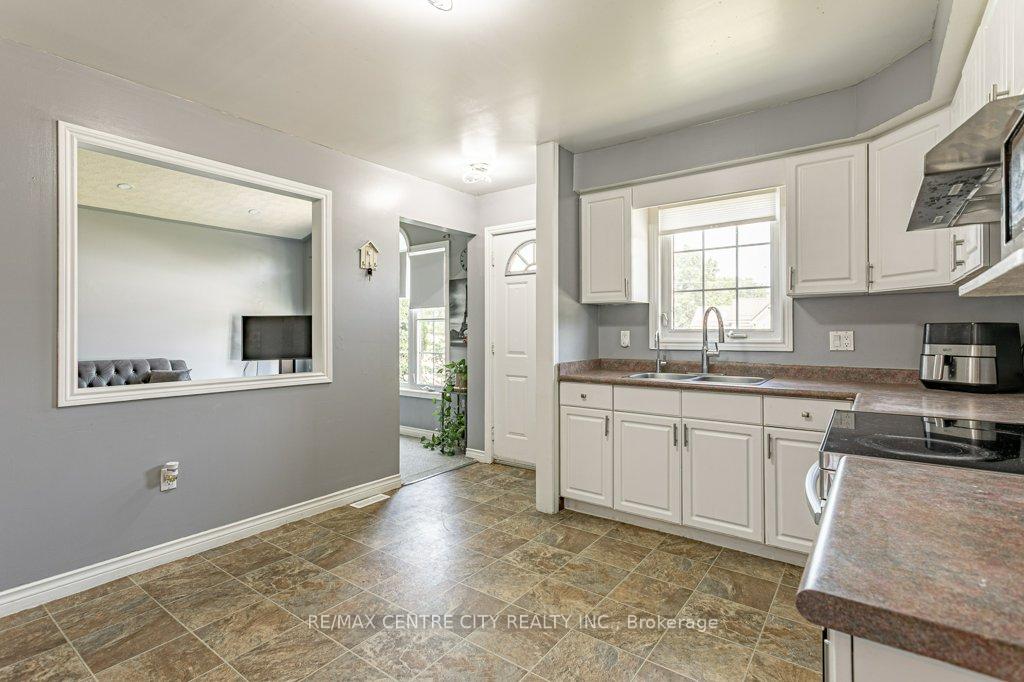 Photo 5 of 65 Edward Street, St. Thomas — HOMEH