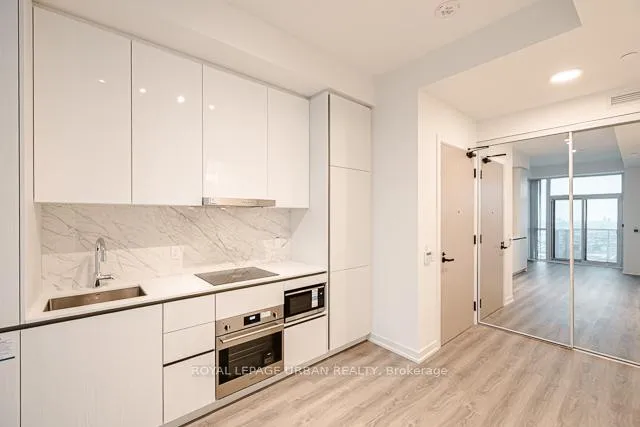 Photo 9 of Unit 3608, 8 Interchange Way, Vaughan, Vaughan Corporate Centre — HOMEH