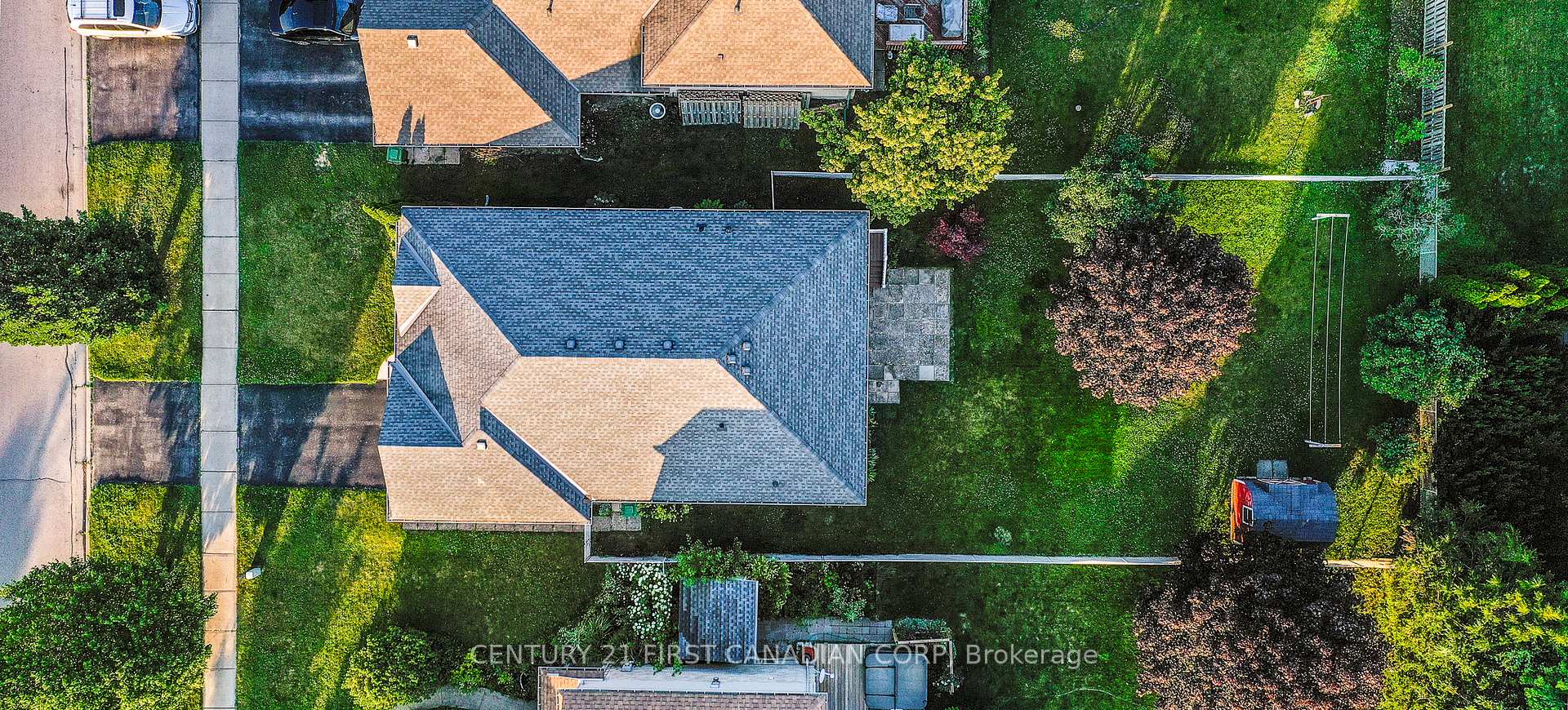 Photo 4 of 584 Wellington Street, St. Thomas — HOMEH