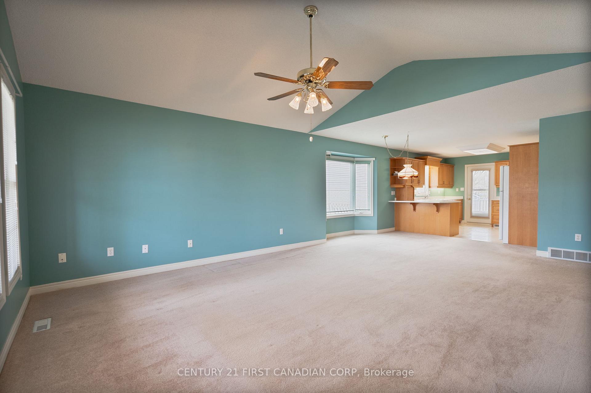 Photo 6 of 584 Wellington Street, St. Thomas — HOMEH