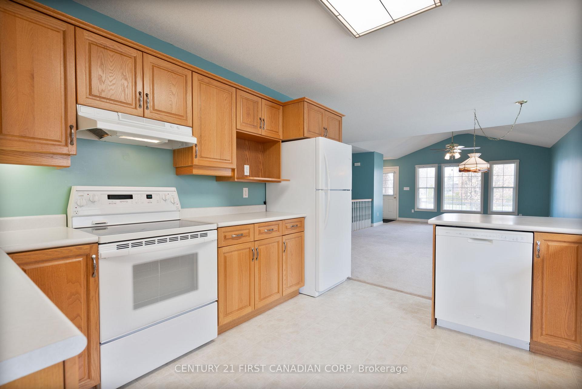Photo 12 of 584 Wellington Street, St. Thomas — HOMEH
