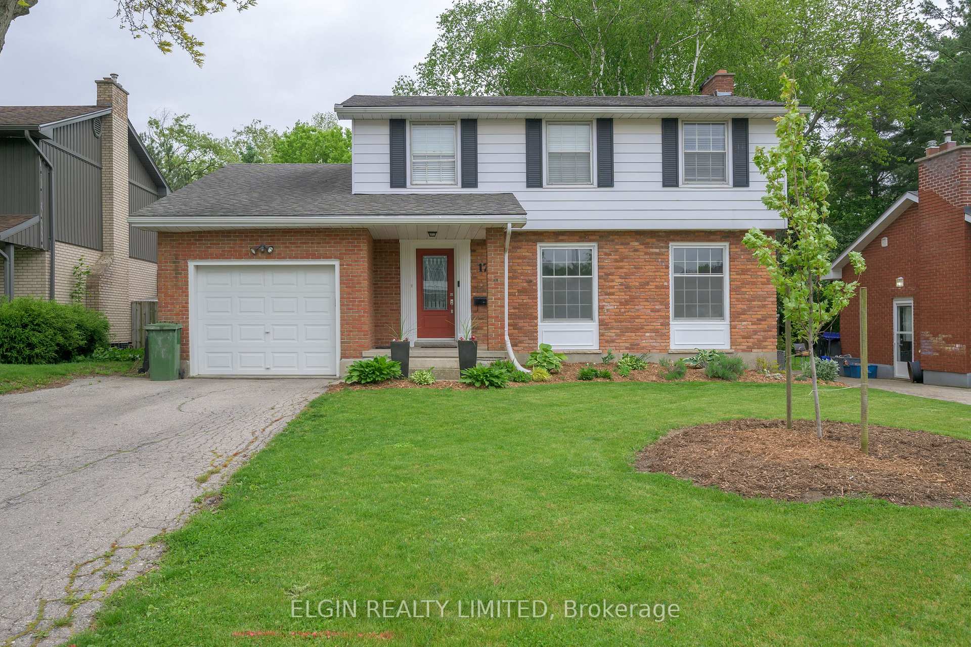 Photo 2 of 17 Glanworth Avenue, St. Thomas — HOMEH